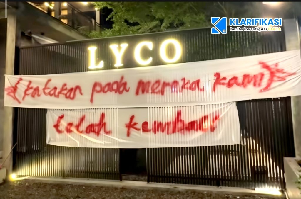 Tak Terima Digeruduk & Disegel, Owner Cafe Lyco Pasang Spanduk Perlawanan Terhadap Pemerintah & Ormas
