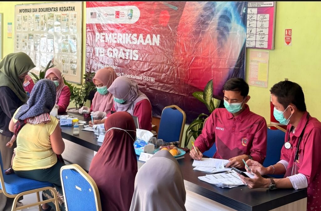 Skrining Sistematis Tuberkulosis (SSTB) di Puskesmas Camplong Sasar 100 Orang Berisiko Tinggi