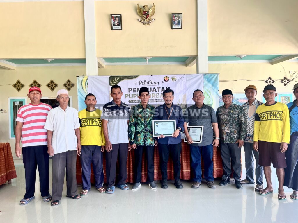 Tingkatkan Keterampilan Petani, KKN Universitas Madura Adakan Pelatihan Pupuk Organik di Prekbun